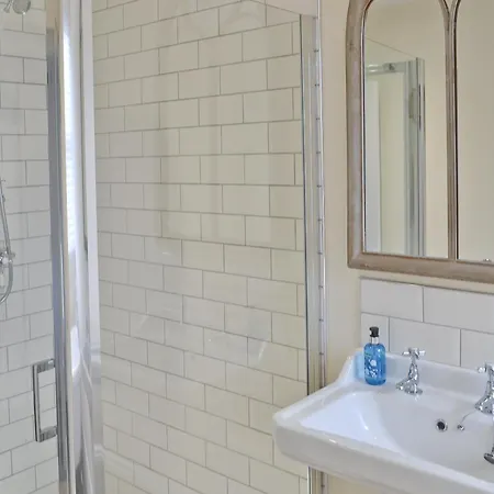 Abbeydale Town House *